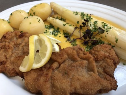 Kalbsschnitzel mit Spargel